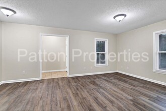 121 Misty Oak Rd in Columbia, SC - Foto de edificio - Building Photo