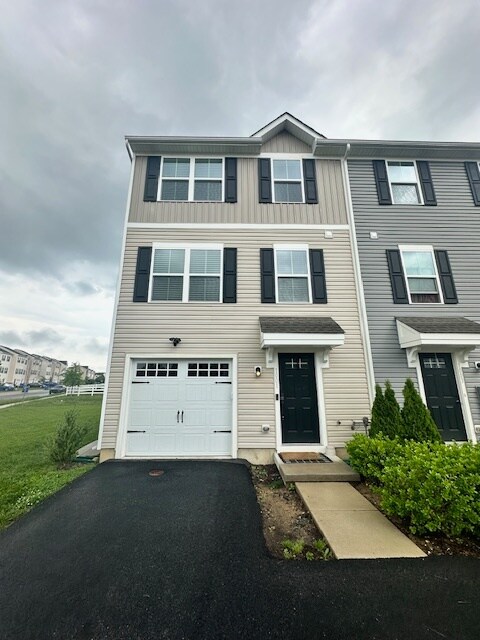 1001 Wickersham Wy in Middletown, DE - Building Photo