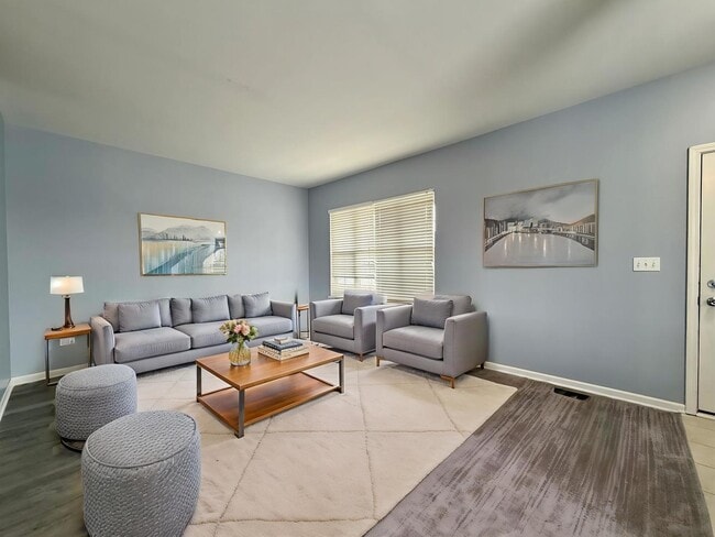 2479 Montclair Ln in Montgomery, IL - Building Photo - Building Photo