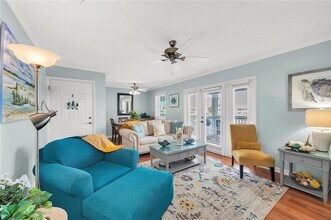 237 Sea Horse Dr SE in St. Petersburg, FL - Building Photo - Building Photo