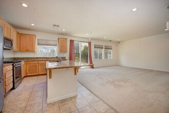 1175 Dartmouth Cir in Dixon, CA - Building Photo - Building Photo