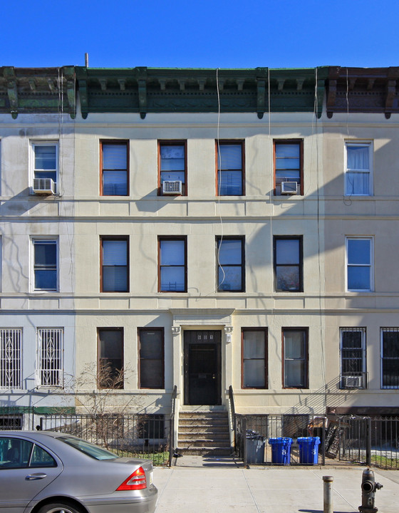 681 Sterling Pl in Brooklyn, NY - Building Photo