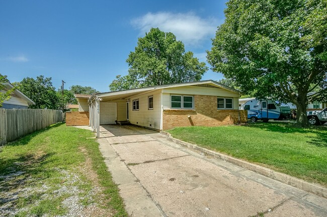 545 Riverview Ave in Derby, KS - Building Photo - Building Photo