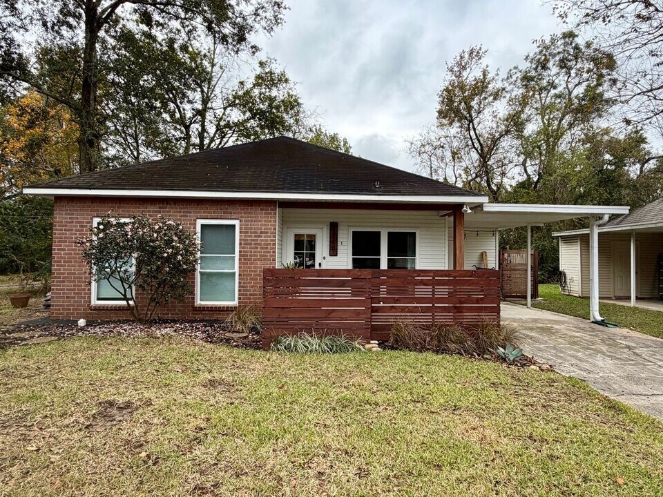 13337 Bayou Grand S Blvd in Gonzales, LA - Building Photo