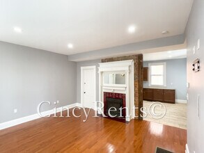 3942 Hazel Ave, Unit 1 in Cincinnati, OH - Foto de edificio - Building Photo