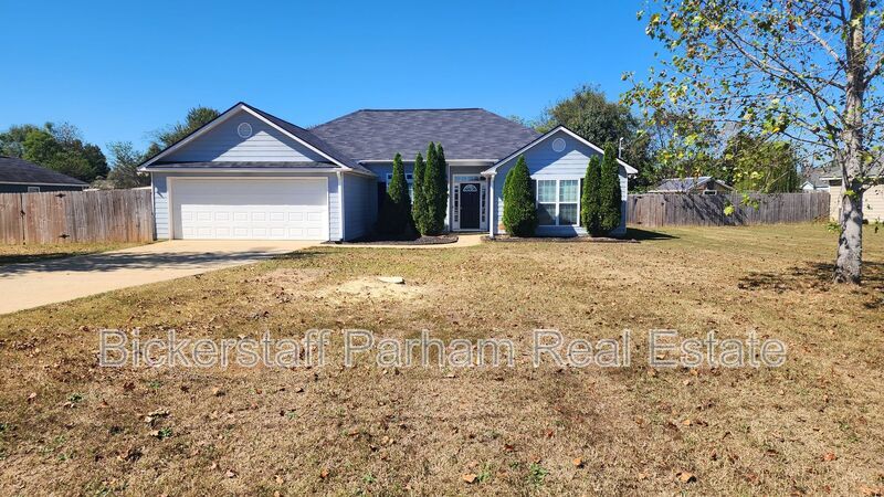 51 Honeysuckle Way in Fort Mitchell, AL - Building Photo