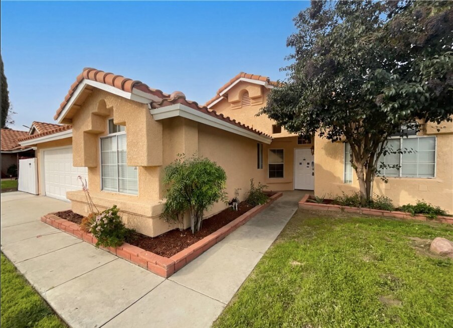 25311 Chicago Ave in Hemet, CA - Foto de edificio