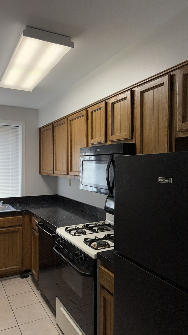 3819 Davis Pl NW in Washington, DC - Building Photo - Building Photo