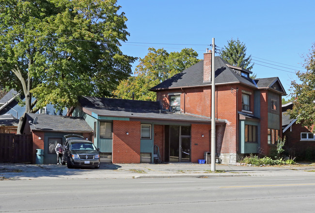 1348 King St E in Hamilton, ON - Building Photo - Building Photo