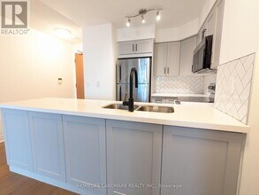 219 Fort York Blvd in Toronto, ON - Building Photo - Building Photo