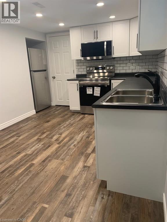 17 Mayflower Ave in Hamilton, ON - Building Photo - Building Photo