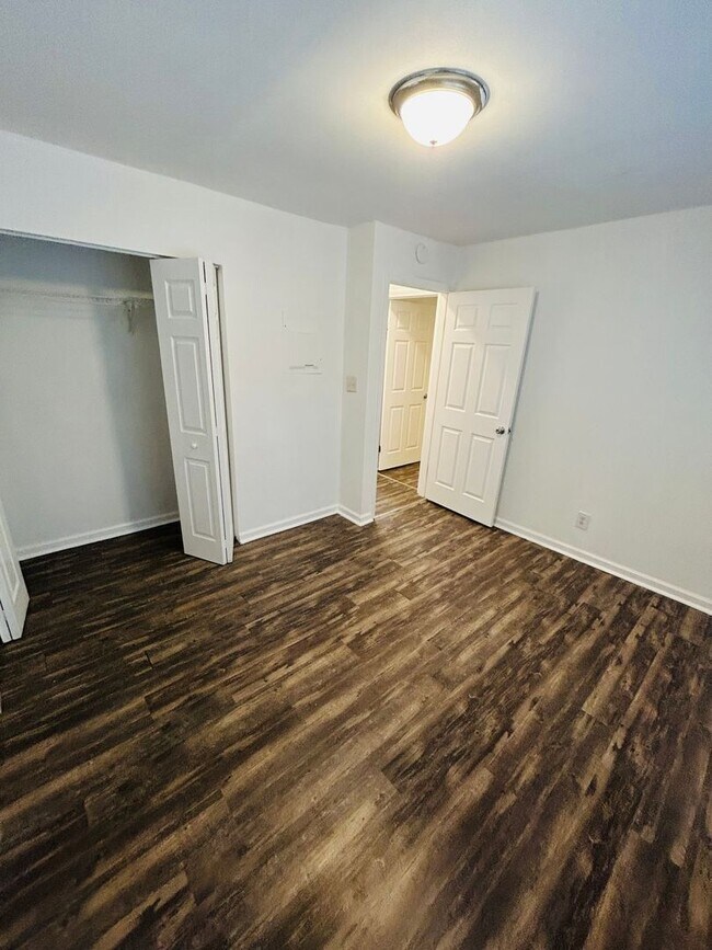 56 Catherine St-Unit -Basement Unit in Albany, NY - Foto de edificio - Building Photo