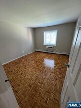 40 Zabriskie St in Hackensack, NJ - Foto de edificio - Building Photo