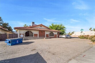 1611 E Harmon Ave in Las Vegas, NV - Building Photo - Building Photo