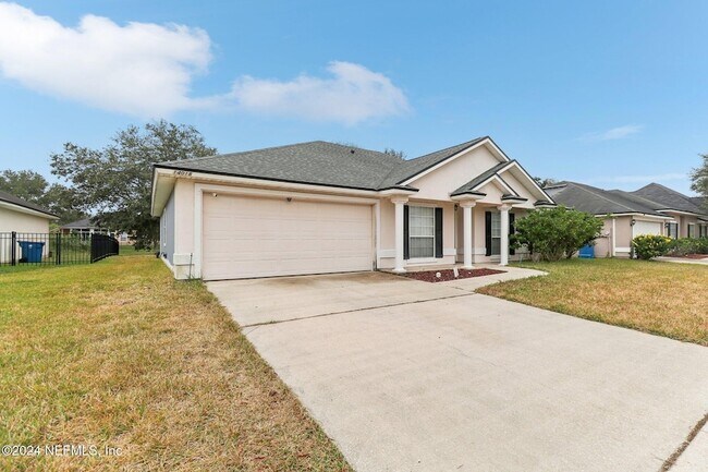 14018 Fish Eagle Dr E in Jacksonville, FL - Building Photo - Building Photo