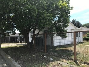 1025 Yale Ave in Wenatchee, WA - Building Photo - Building Photo