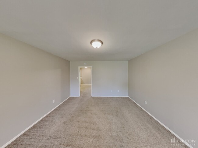 220 Revere Dr in Fort Worth, TX - Foto de edificio - Building Photo