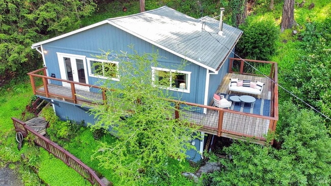 17423 Neeley Rd in Guerneville, CA - Building Photo - Building Photo