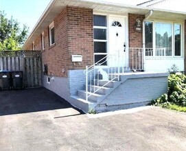 2638 Sherhill Dr in Mississauga, ON - Building Photo - Building Photo