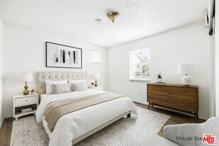 3962 1/4 S Hobart Blvd in Los Angeles, CA - Building Photo