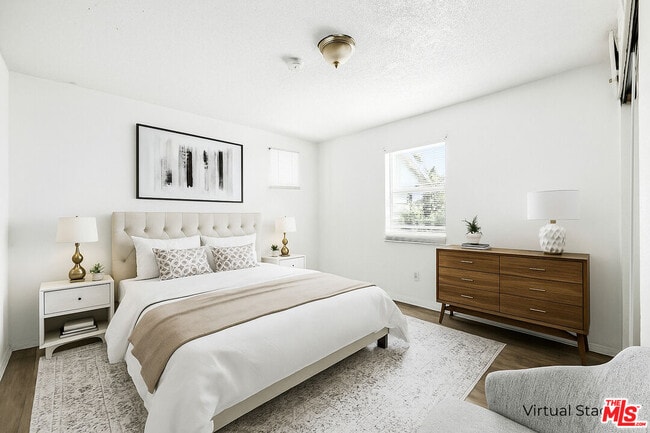property at 3962 1/4 S Hobart Blvd