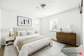 3962 1/4 S Hobart Blvd in Los Angeles, CA - Building Photo - Building Photo