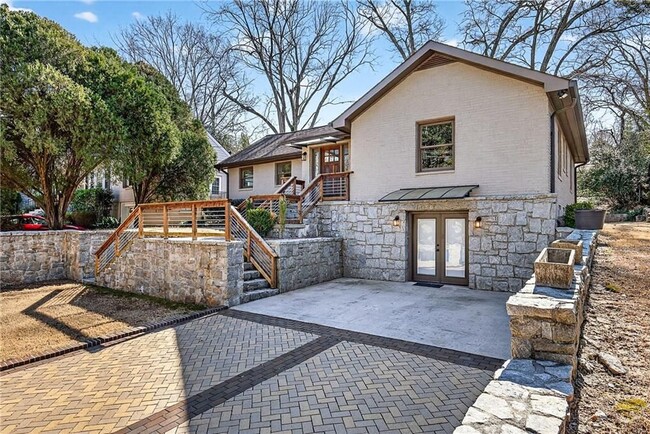 1319 Chalmette Dr NE in Atlanta, GA - Building Photo - Building Photo