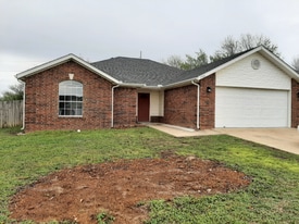 2306 SW 15th St in Bentonville, AR - Building Photo