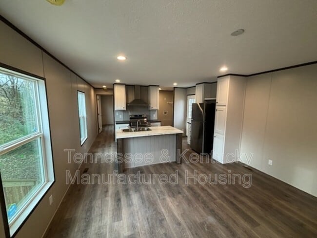 210 Eller Dr in Dixon Springs, TN - Building Photo - Building Photo