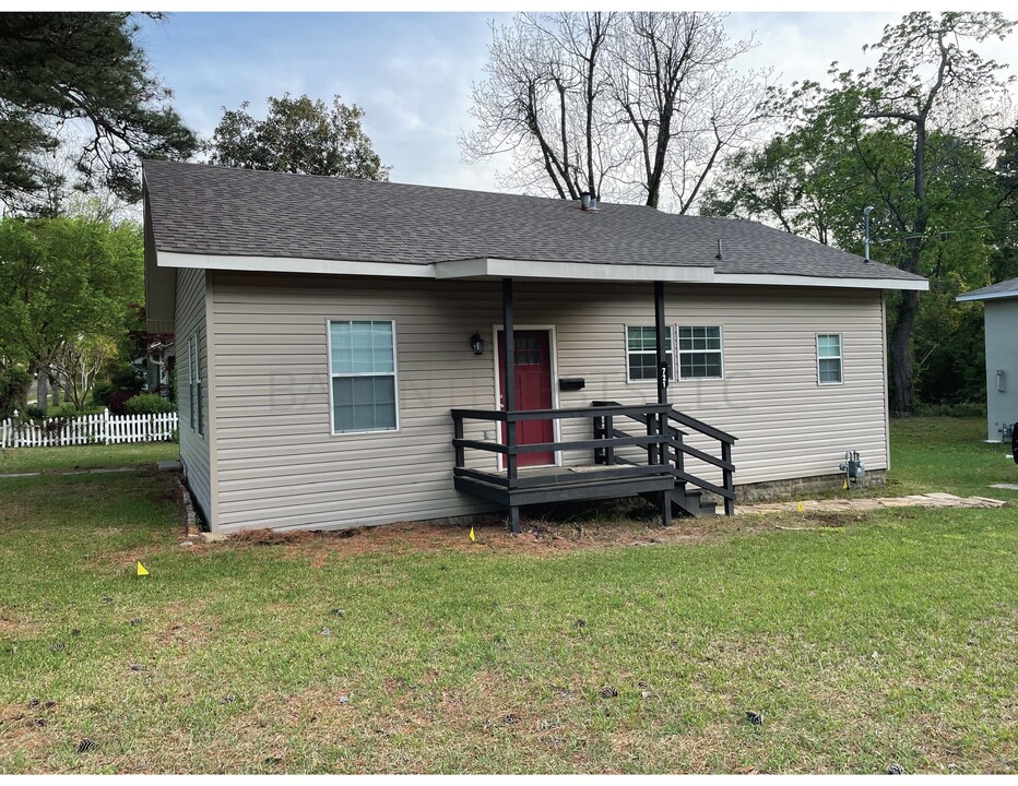 721 Lewisville Rd in Minden, LA - Building Photo