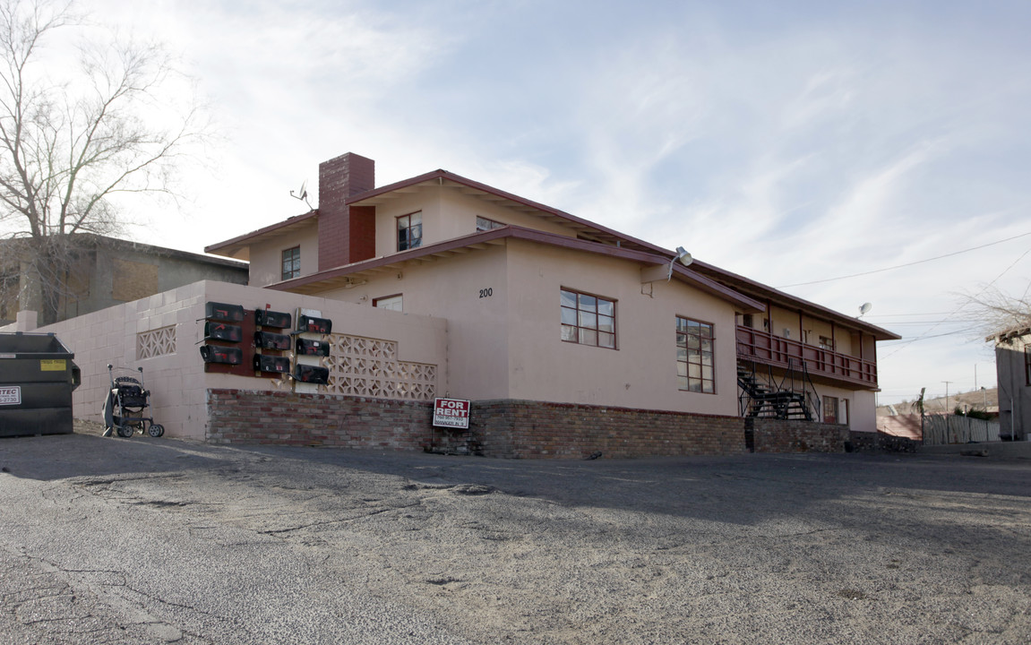 200 W Williams St in Barstow, CA - Foto de edificio