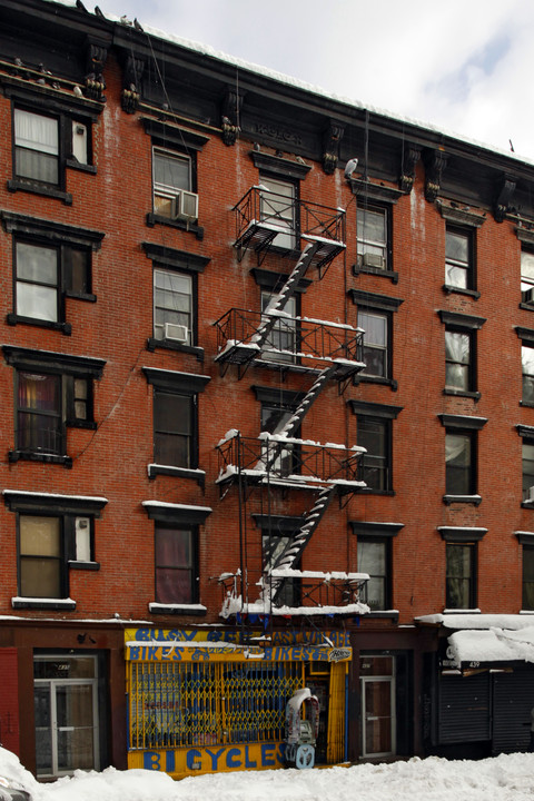 437 E 6th St in New York, NY - Foto de edificio