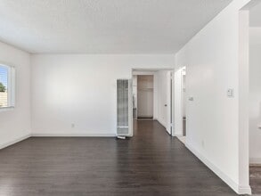 1335 Stanley Ave in Long Beach, CA - Building Photo - Building Photo