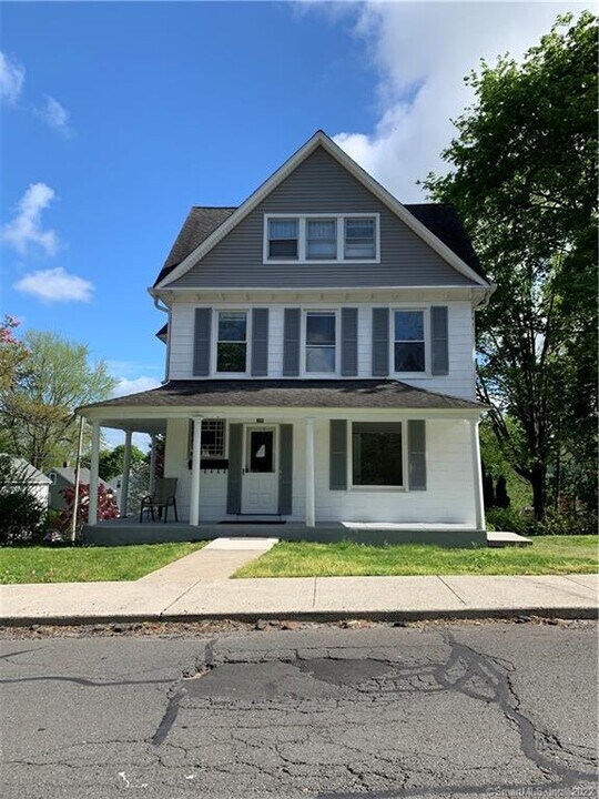 224 Millville Ave-Unit -2nd Flr in Naugatuck, CT - Building Photo