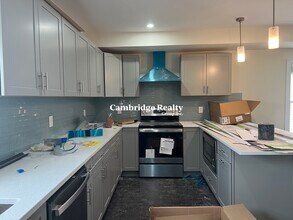 43 Wright Ave, Unit 2 in Medford, MA - Foto de edificio - Building Photo