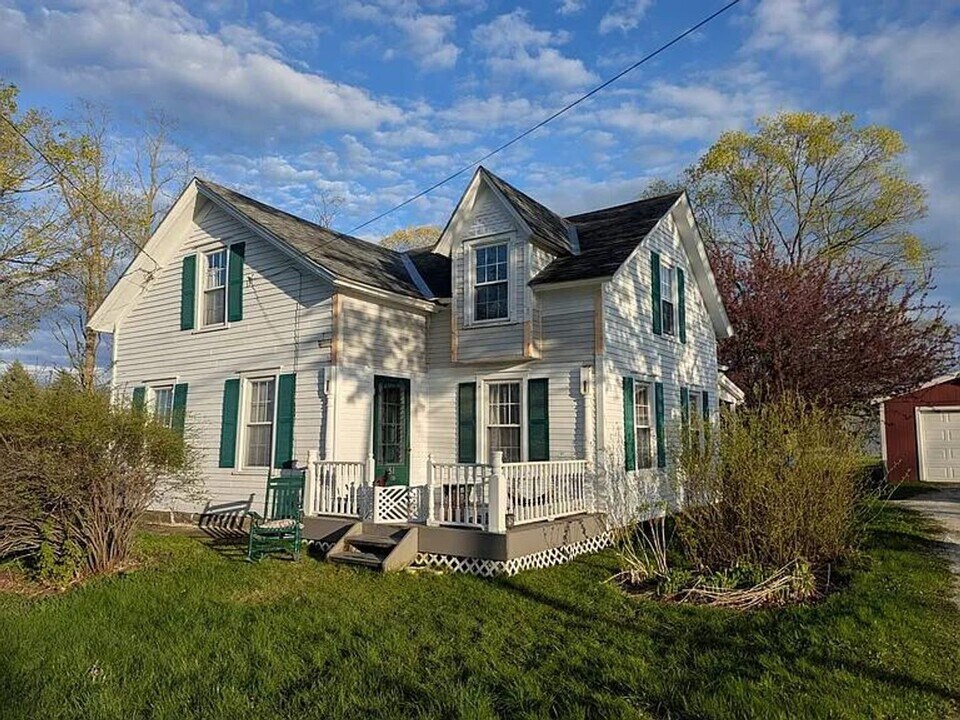 51 Main St in Shoreham, VT - Building Photo