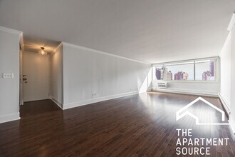 1300 N Dearborn St, Unit 18K in Chicago, IL - Building Photo - Building Photo