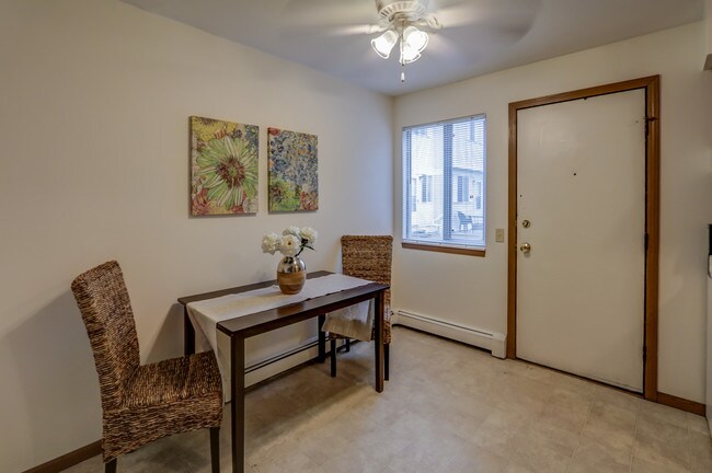 Brookstone Townhomes in Fitchburg, WI - Foto de edificio - Building Photo