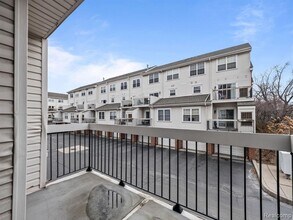 153 N Georgetown Sq in Royal Oak, MI - Foto de edificio - Building Photo