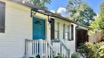 375 Cologne Dr SE in Atlanta, GA - Building Photo