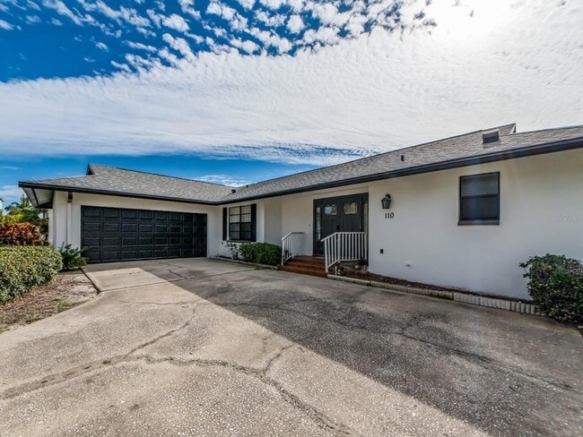 110 17th St in Belleair Beach, FL - Foto de edificio - Building Photo