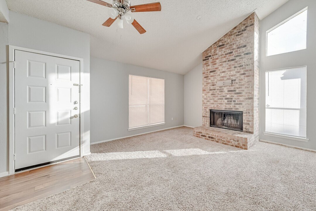 614 Lillard Rd in Arlington, TX - Foto de edificio