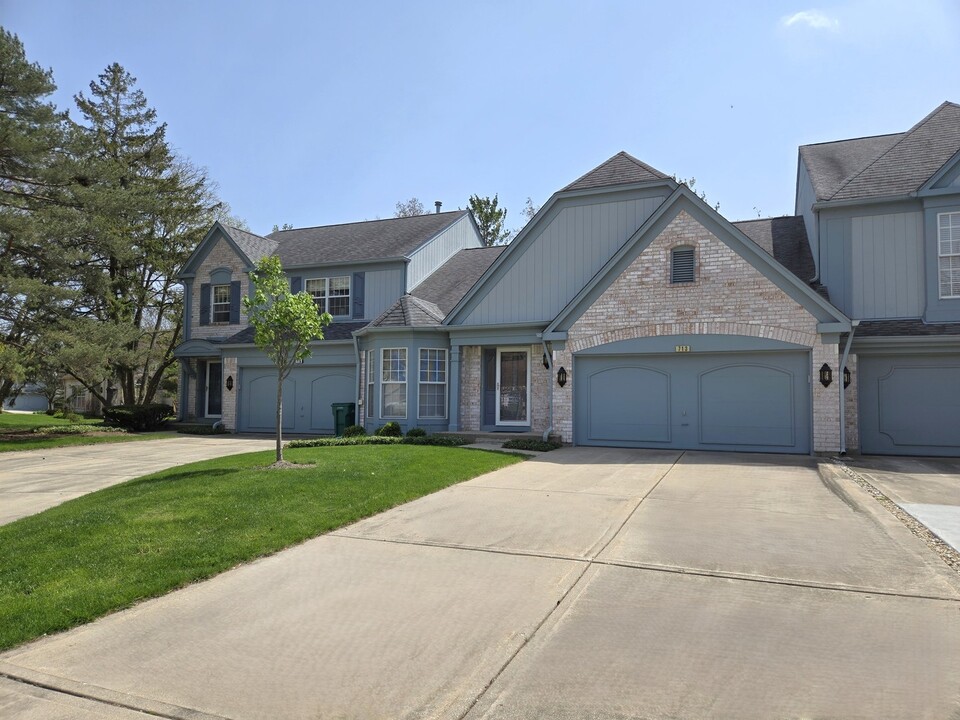 713 Alsace Ct in Buffalo Grove, IL - Foto de edificio