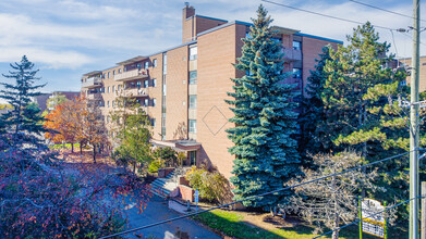 Clairmount Apartments in Brampton, ON - Building Photo - Building Photo