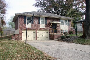 106 N 1st St in Blue Springs, MO - Building Photo