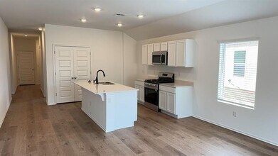3433 Little Creek Dr in Mustang, OK - Building Photo - Building Photo