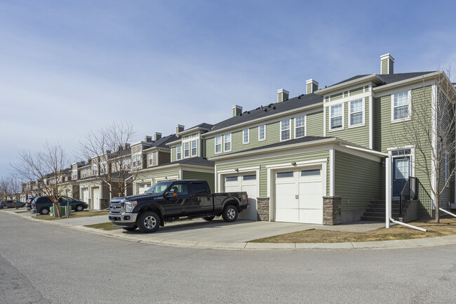 SILVER SKY COURT in Calgary, AB - Building Photo - Building Photo