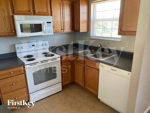 2572 Ivan Ct in Hebron, KY - Foto de edificio - Building Photo