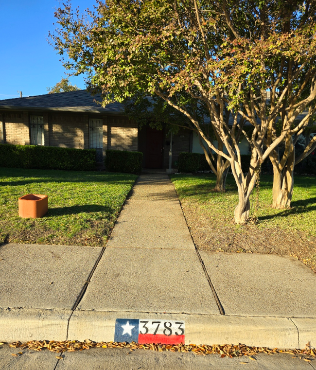 3783 Weeburn Dr in Dallas, TX - Building Photo - Building Photo