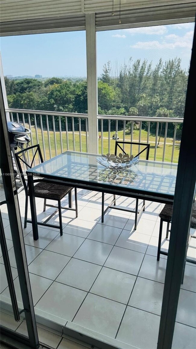 3150 N Palm Aire Dr in Pompano Beach, FL - Building Photo - Building Photo